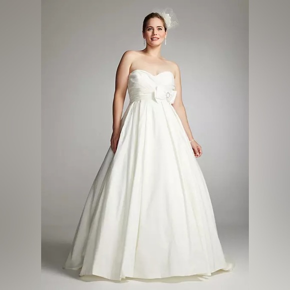 David’s Bridal Shantung Taffeta Sweetheart Strapless Wedding Ball Gown Dress - Picture 12 of 15